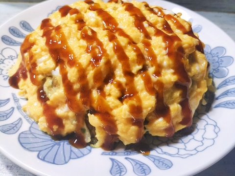 とろとろ卵のそばめしオムライス